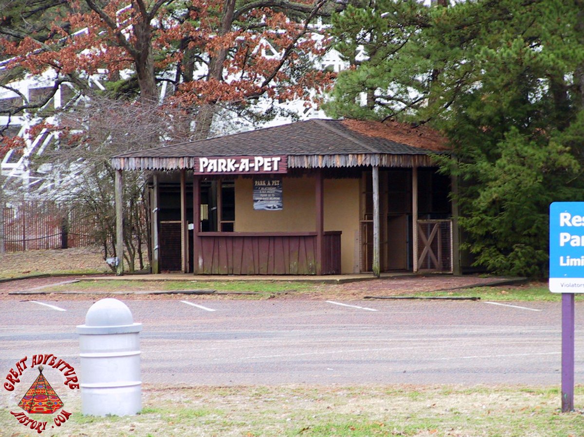 ParkAPet At Six Flags Great Adventure Safari Hospitality Center